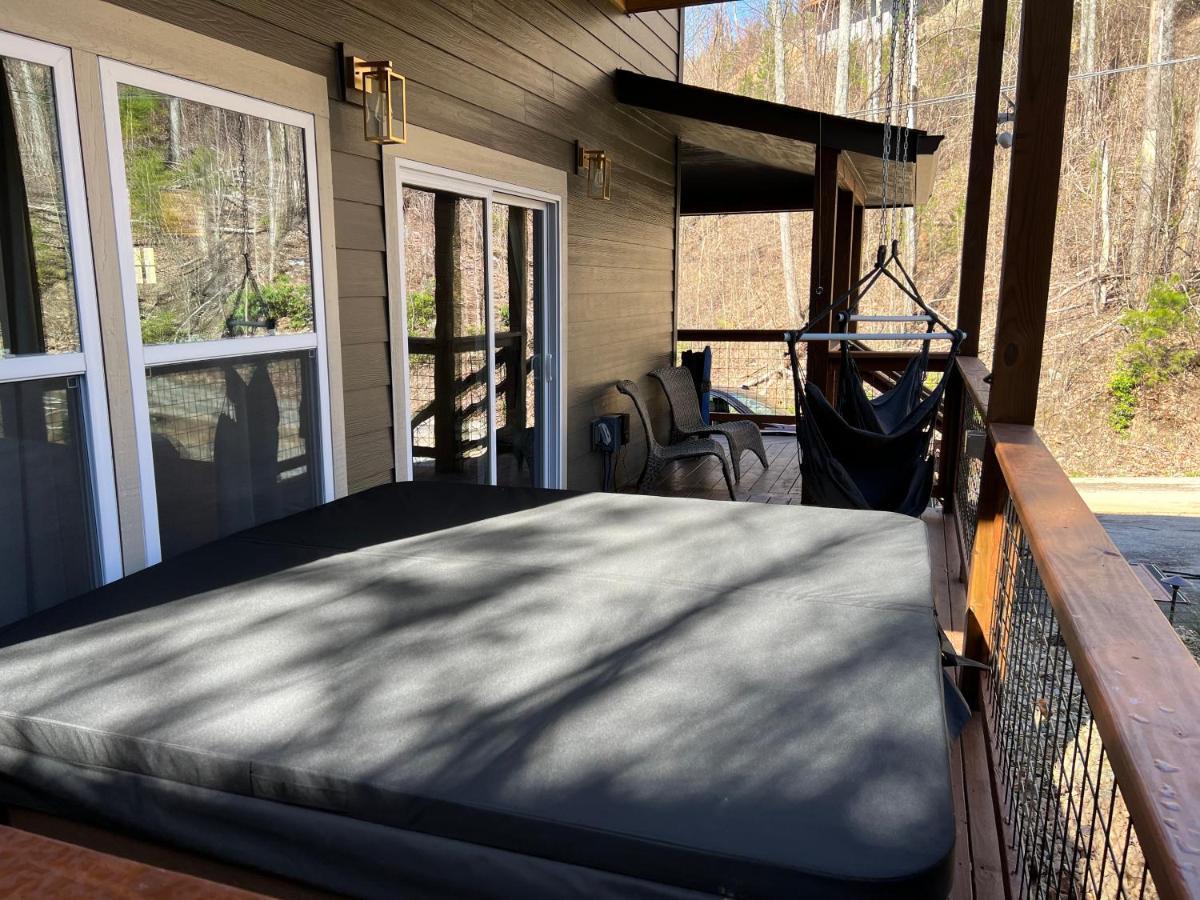 Villa Mins To Gburg Sleeps 8 Hot Tub Arcade Area Pool Gatlinburg Exterior foto