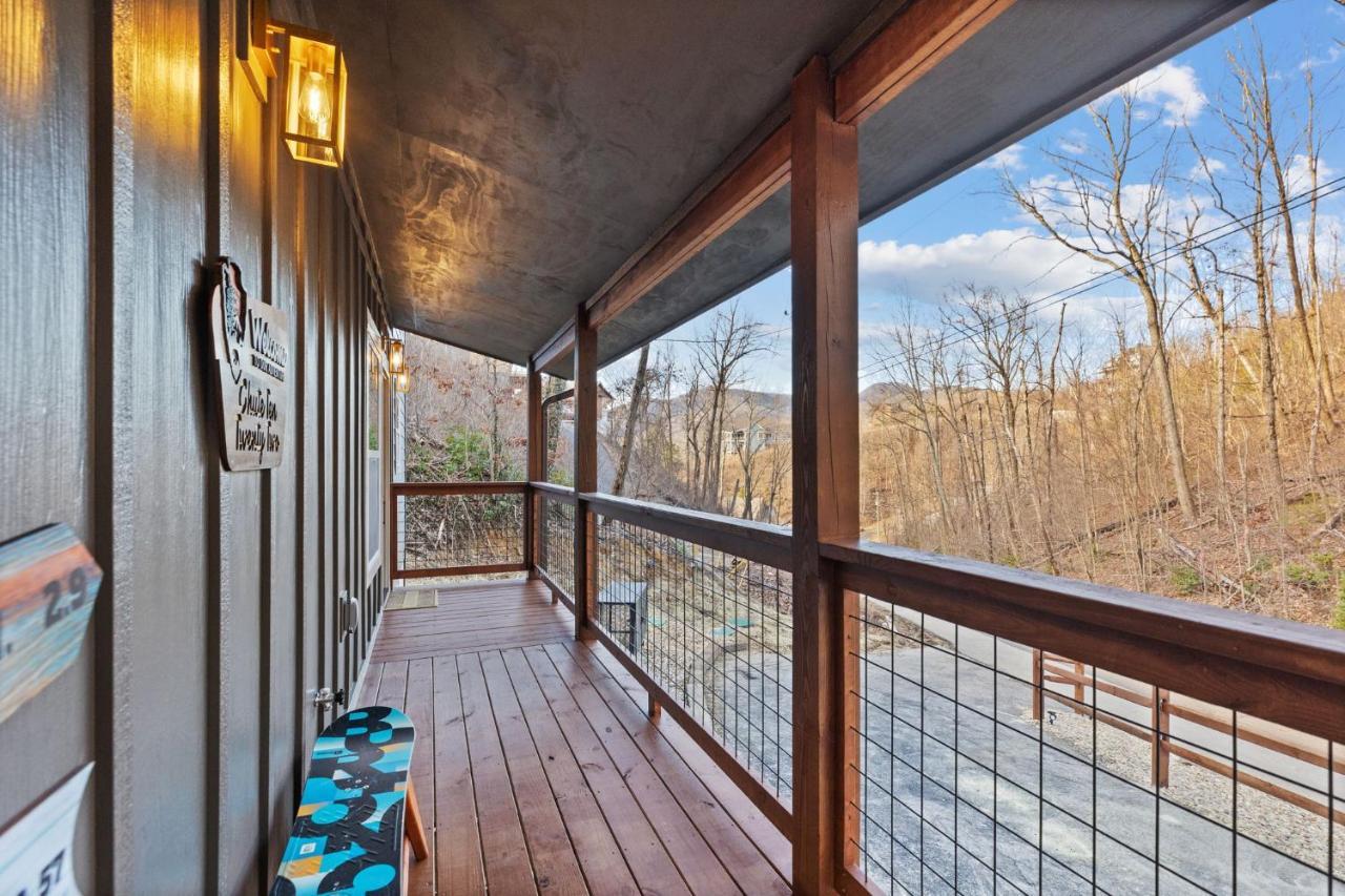 Villa Mins To Gburg Sleeps 8 Hot Tub Arcade Area Pool Gatlinburg Exterior foto
